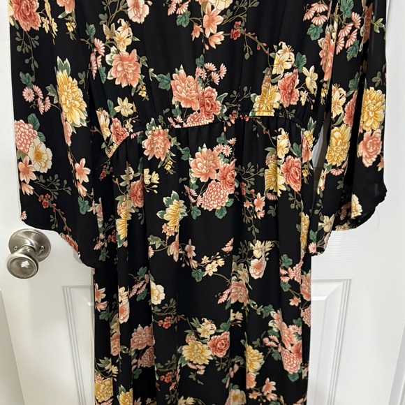 Floral Black Maxi kimono - Picture 1 of 5